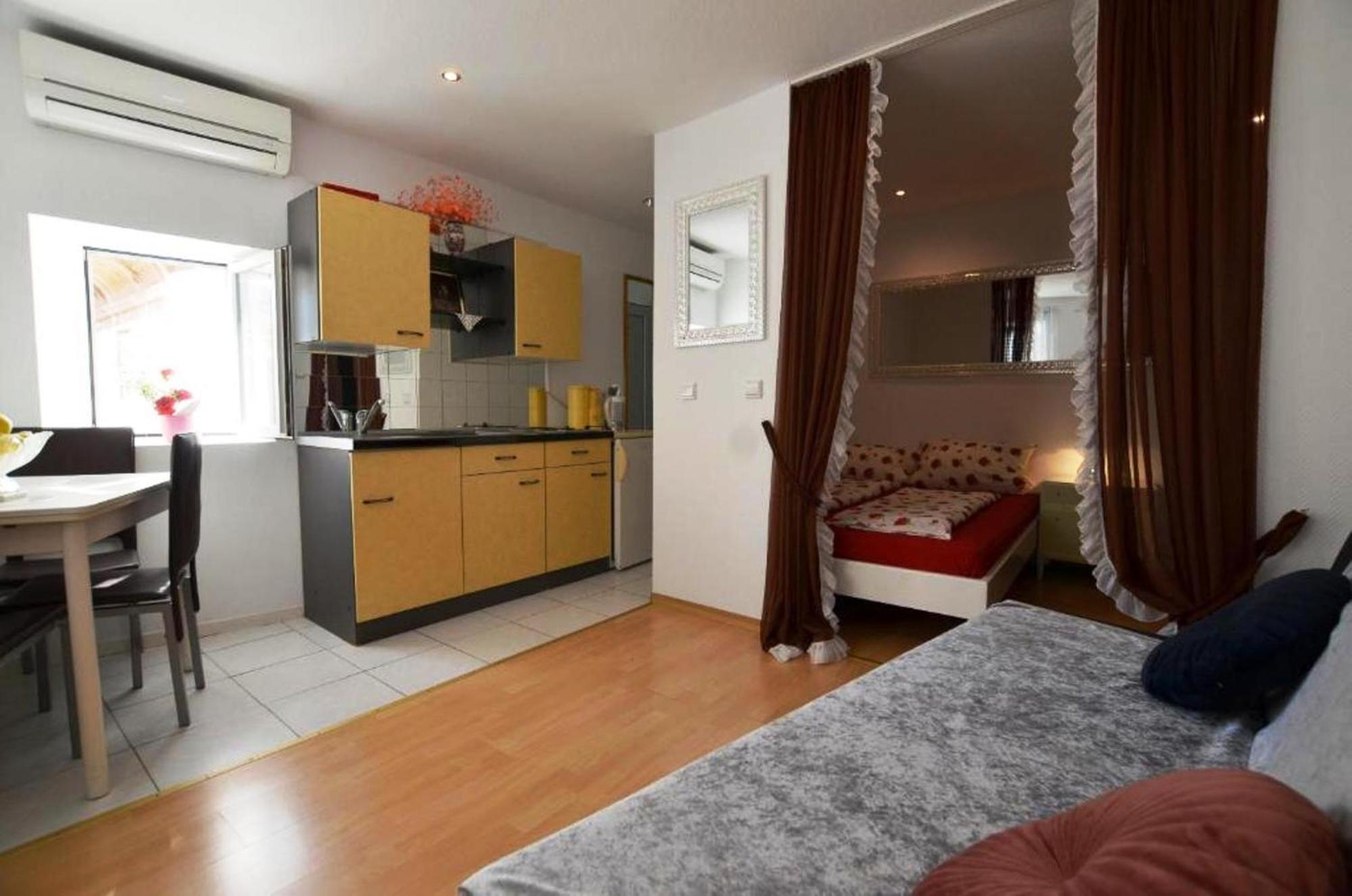 Augusta Apartment Ровинь Экстерьер фото